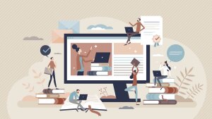 Personen vor einem Bildschirm mit Büchern und Laptops
